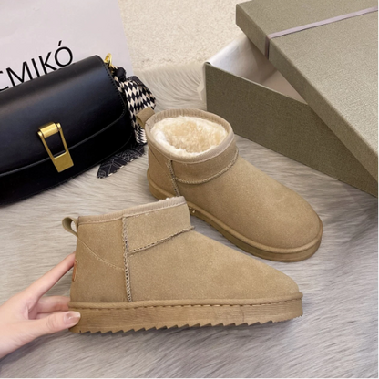 Stiefel Mit Wollfutter Und Details