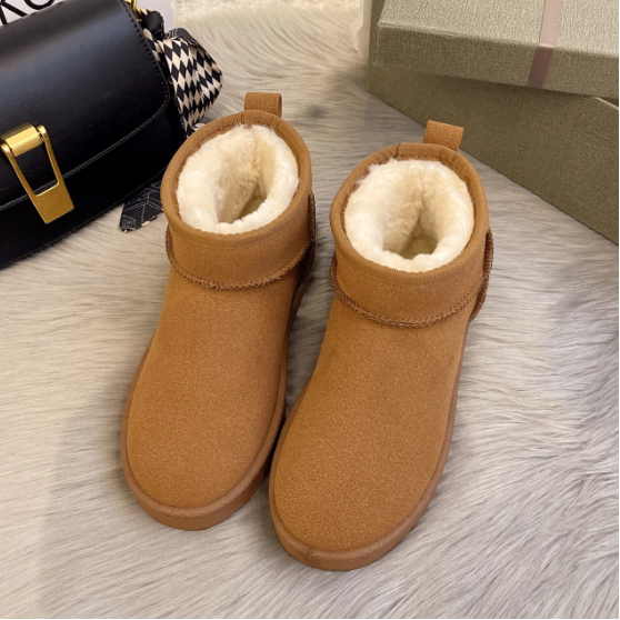 Stiefel Mit Wollfutter Und Details