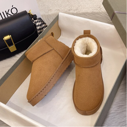 Stiefel Mit Wollfutter Und Details