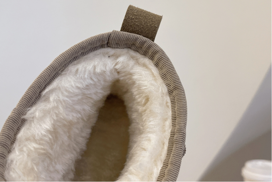 Stiefel Mit Wollfutter Und Details