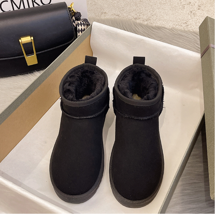 Stiefel Mit Wollfutter Und Details
