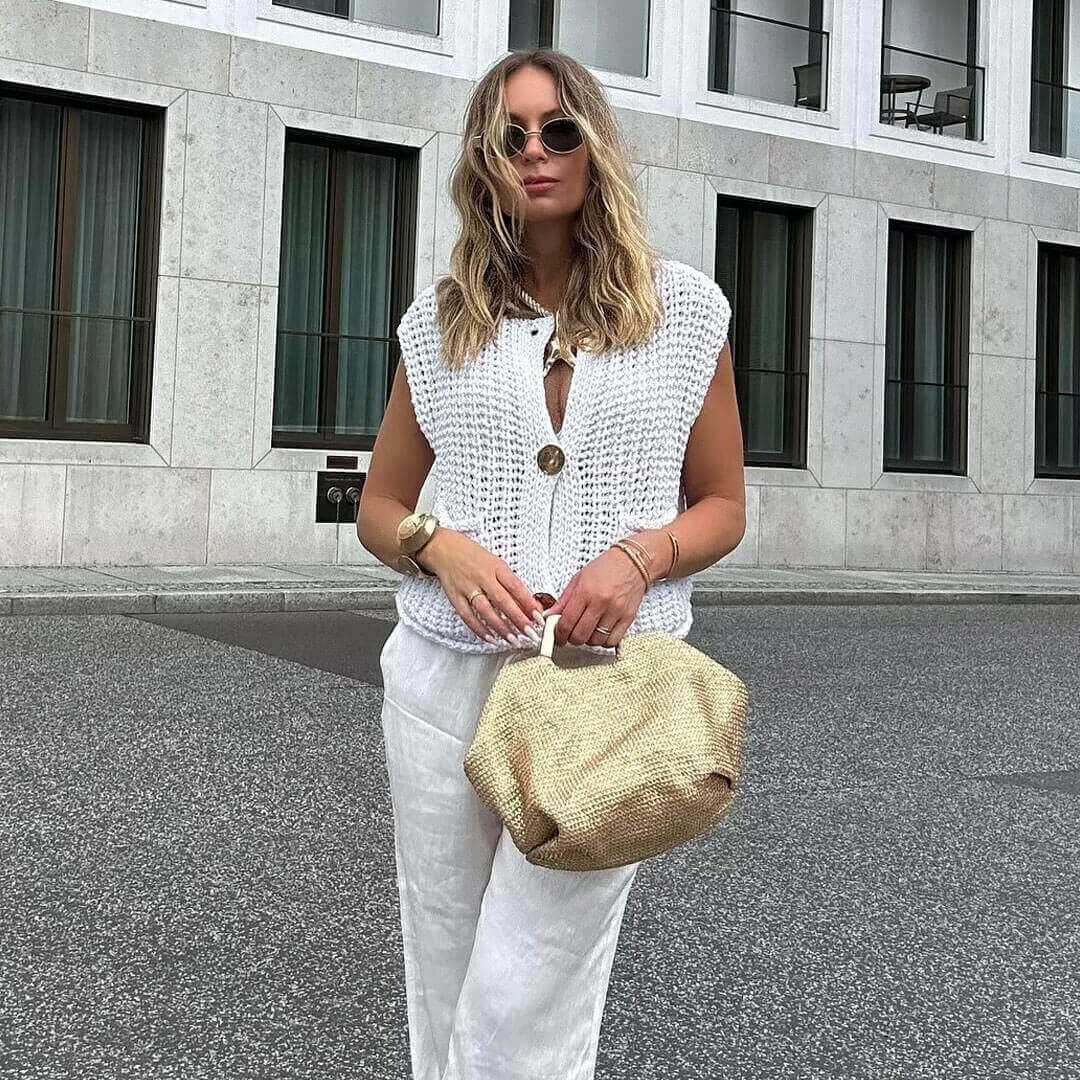 Kurze, Dicke Strickweste İm Retro-Stil Mit Knöpfen Und Zopfmuster