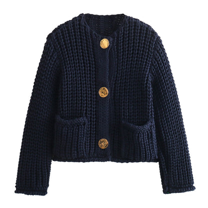 Retro-Cardigan Mit Rundhalsausschnitt Und Goldenen Knöpfen, Langen Ärmeln Und Dickem Zopfmuster