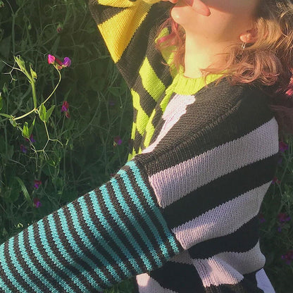 Mehrfarbiger, Gestreifter Vintage-Pullover Mit Langen Ärmeln Und Übergröße