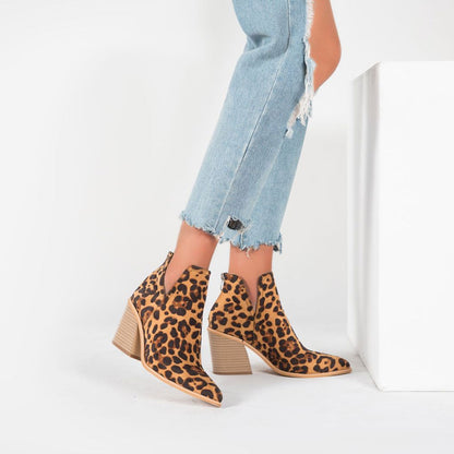 Raubtier-Stiefel Aus Wildleder Mit Leopardenmuster, Spitzer Zehenpartie, Aussparungen, Klobigem Absatz