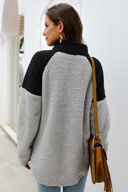 Plüsch-Fleecepullover Mit Hohem Kragen Und Knöpfen